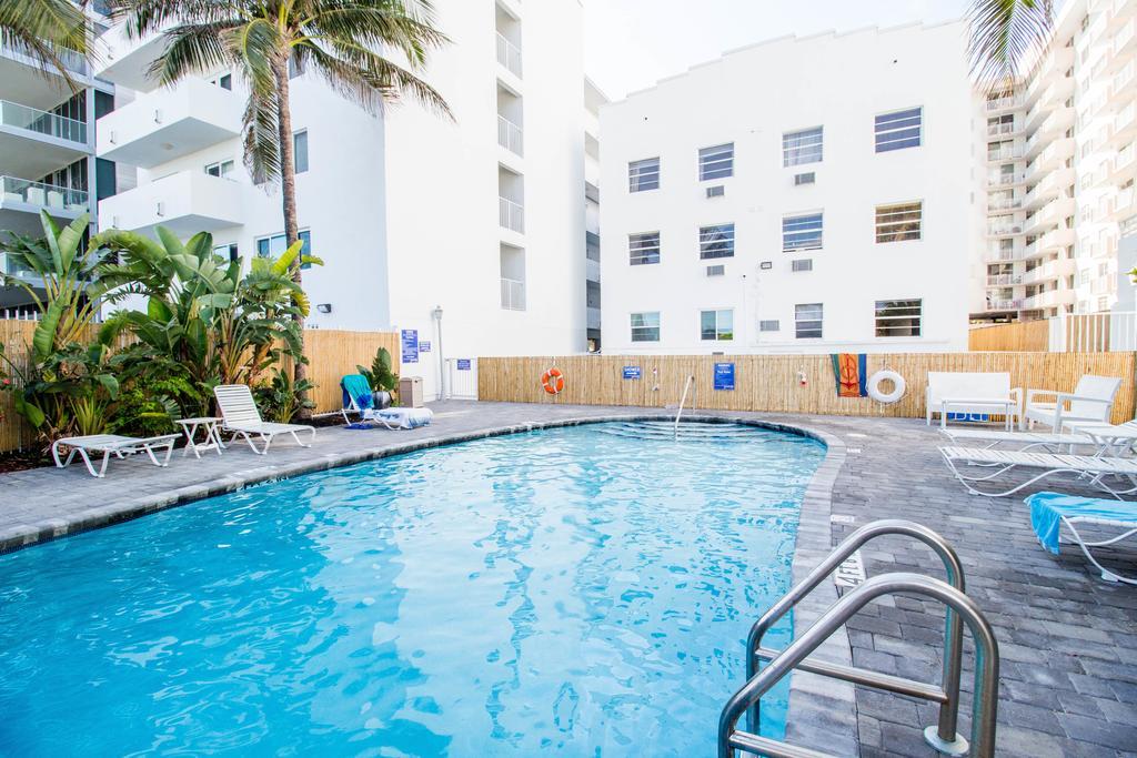 Ocean Walk Apartments ไมอามีบีช ภายนอก รูปภาพ