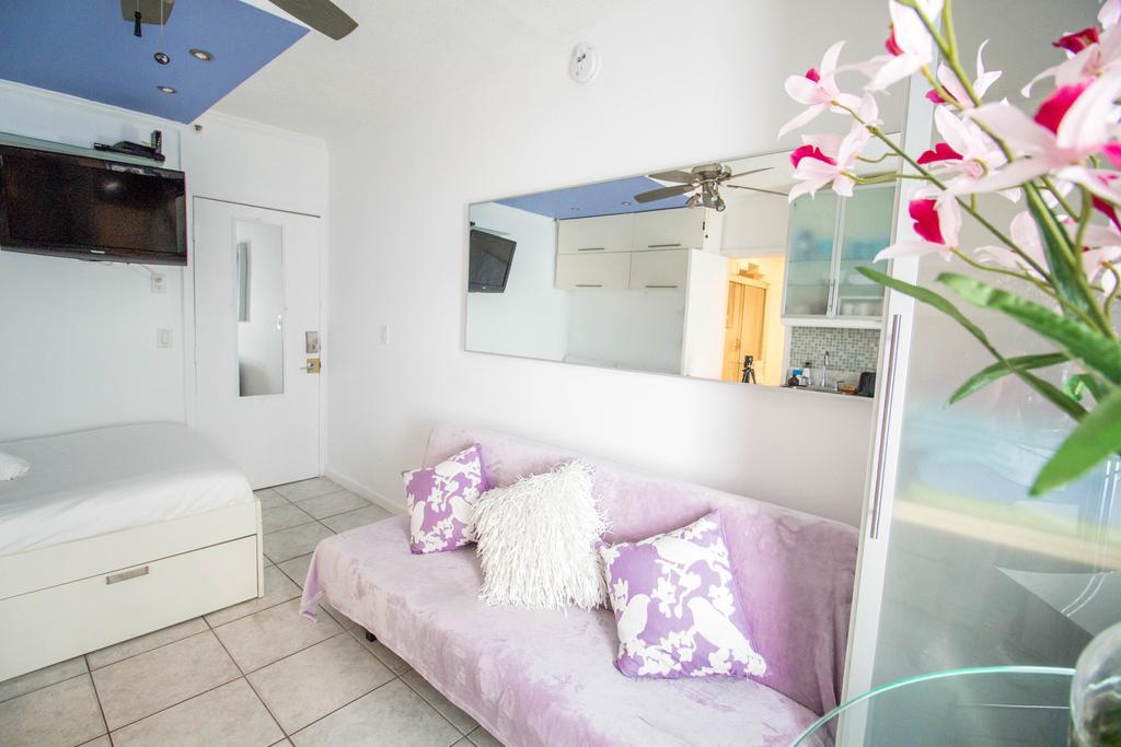 Ocean Walk Apartments ไมอามีบีช ภายนอก รูปภาพ