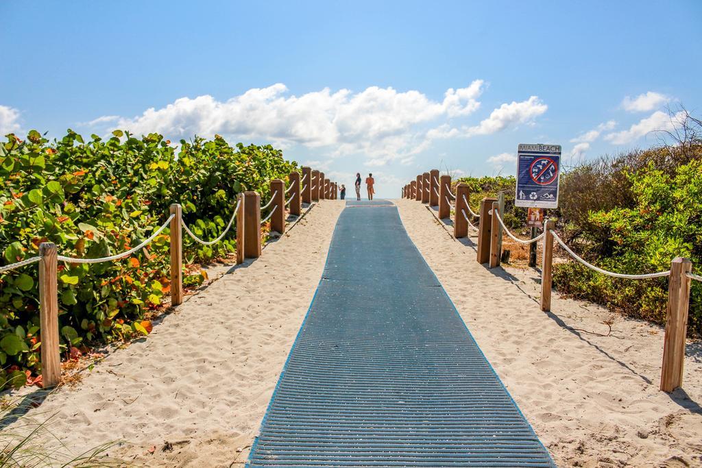 Ocean Walk Apartments ไมอามีบีช ภายนอก รูปภาพ