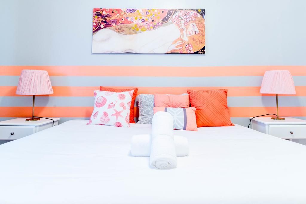 Ocean Walk Apartments ไมอามีบีช ภายนอก รูปภาพ