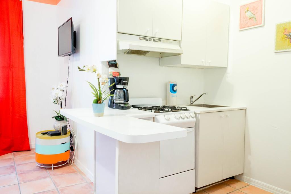 Ocean Walk Apartments ไมอามีบีช ภายนอก รูปภาพ