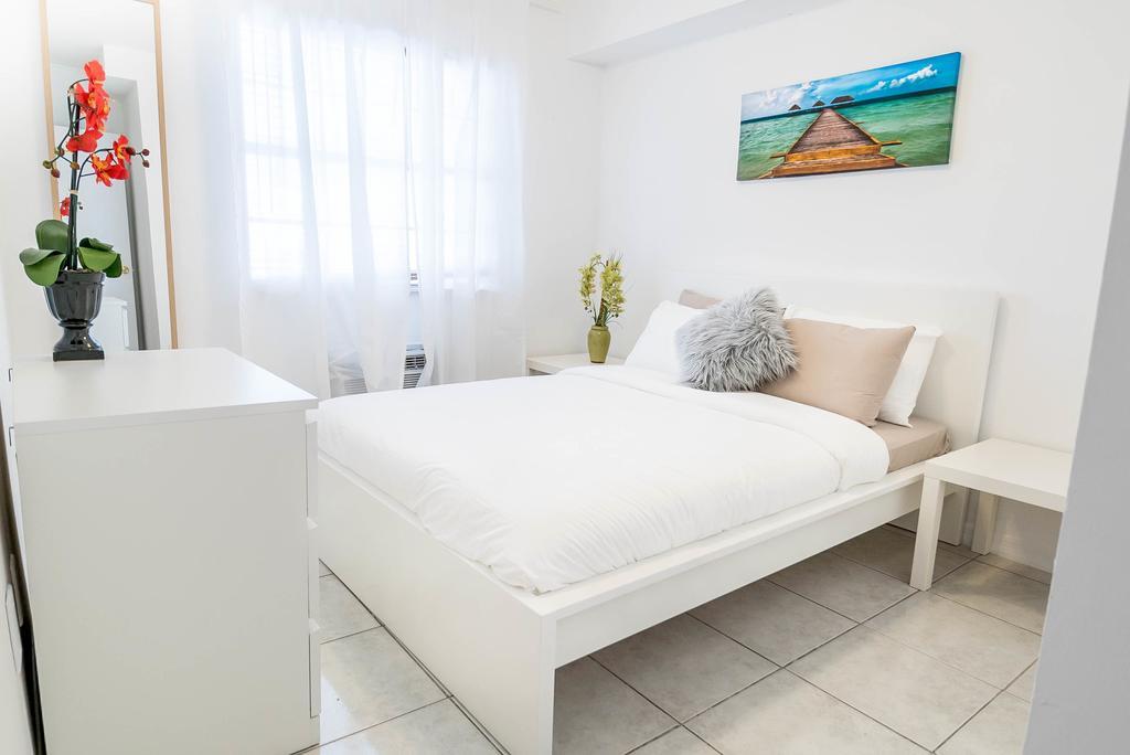 Ocean Walk Apartments ไมอามีบีช ภายนอก รูปภาพ