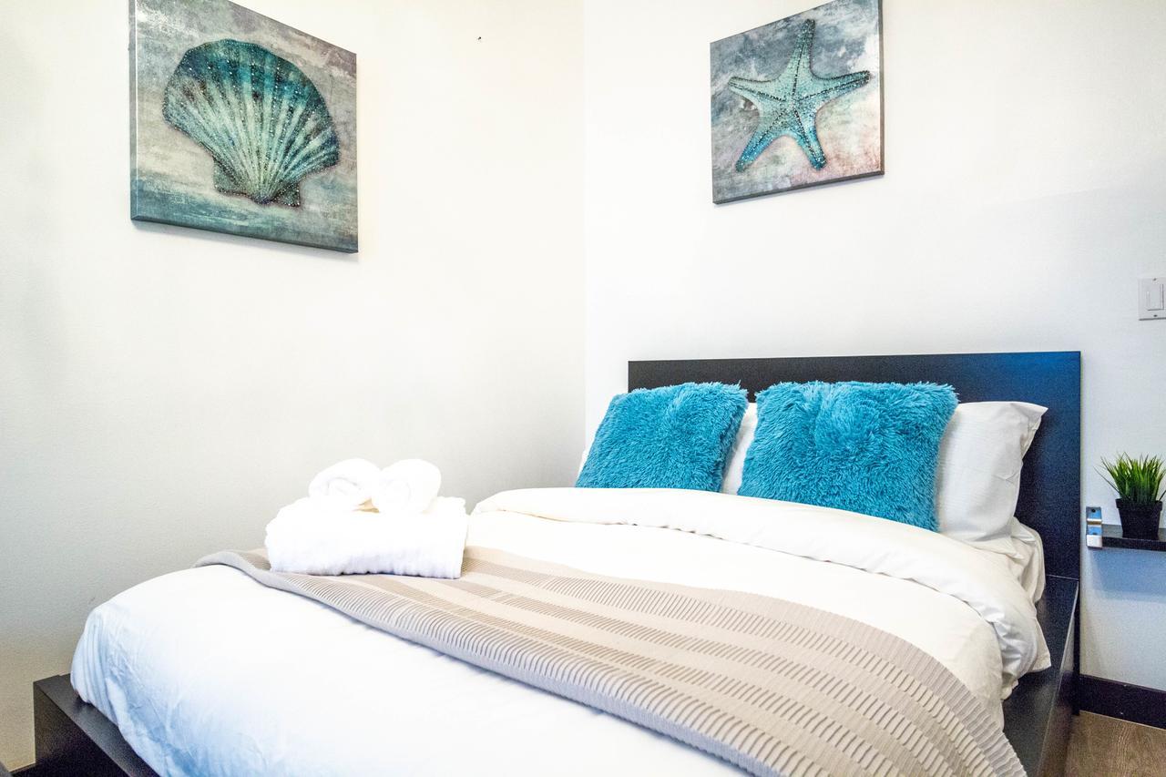 Ocean Walk Apartments ไมอามีบีช ภายนอก รูปภาพ